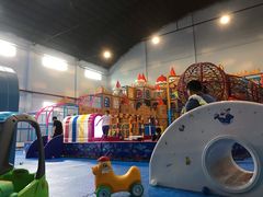 -嘿哟动霸CHUA·新潮玩运动娱乐中心·蹦床滑冰团建乐园