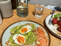 牛油果煮蛋吐司-RAC BAR(安福路店)