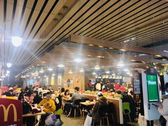 大堂-麦当劳(郑州东高铁站店)