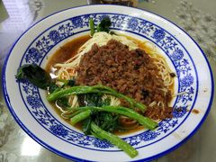 -渝之汇牛肉豌杂面