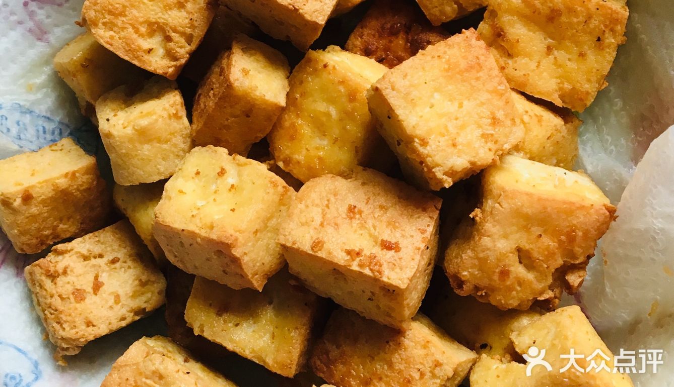 极具传统特色小吃 —- 炸臭豆腐