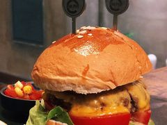 经典芝士汉堡-HIGH FIVE哈福手工汉堡(桂林路店)