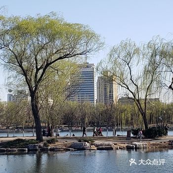 年票可以照常进入… 今天太阳很足,但是有风