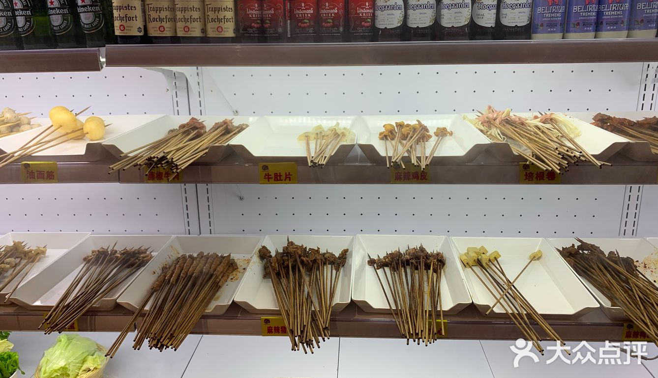 番茄锅味道很浓郁，辣锅越煮越辣