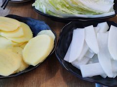 -小志家.鲜牦牛肉牛杂火锅野生菌汤锅