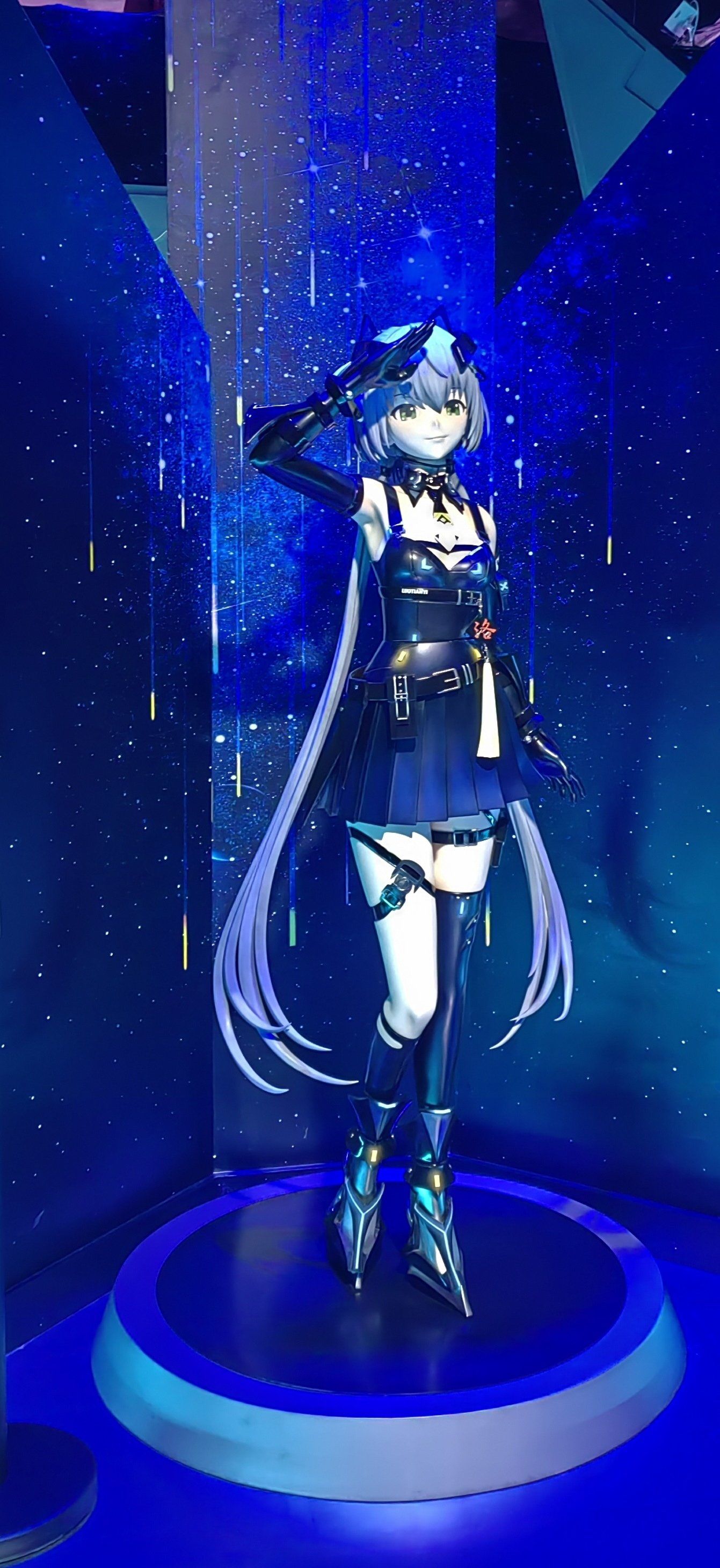 记得初识"洛天依"是在某展厅的一角,后在央视春晚与诸多大腕联袂亮相