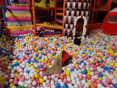 -反弹空间蹦床主题乐园