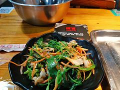 菠菜拌黄蚬子-丹东特色烤肉(南光三部店)