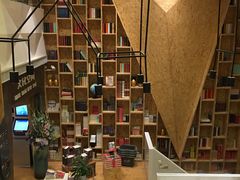 -新华里咖啡书吧(新华书店小寨店)