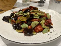 腊八蒜炒肥肠-原鄉本味 楚菜 丹江口鱼(北苑店)