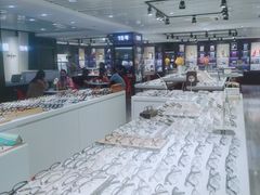 -宏宇眼镜蔡司依视路折扣店(兆佳眼镜城店)