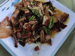 -土砂锅生态山庄·非遗砂锅雅鱼