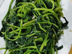 蒜蓉炒蕃薯叶-淇沙湾渔村餐厅