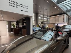 -上海浦东保时捷中心