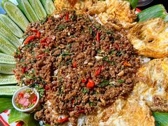 -席娜卡琳火车铁道夜市