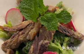 Northern Vietnamese Green Lemon Grilled Beef Salad