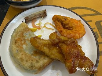 老板吆喝着“随便造”，这爽快劲儿，吃的就是东北人的敞亮！