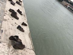 -多瑙河畔鞋履雕塑