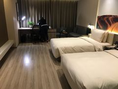 -榆林榆阳西路火车站亚朵酒店