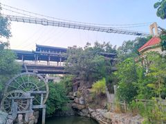 -客天下恐龙水晶玻璃桥