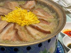 酸菜白肉菊花养生锅-御仙都北京菜馆·烤鸭店(双井店)