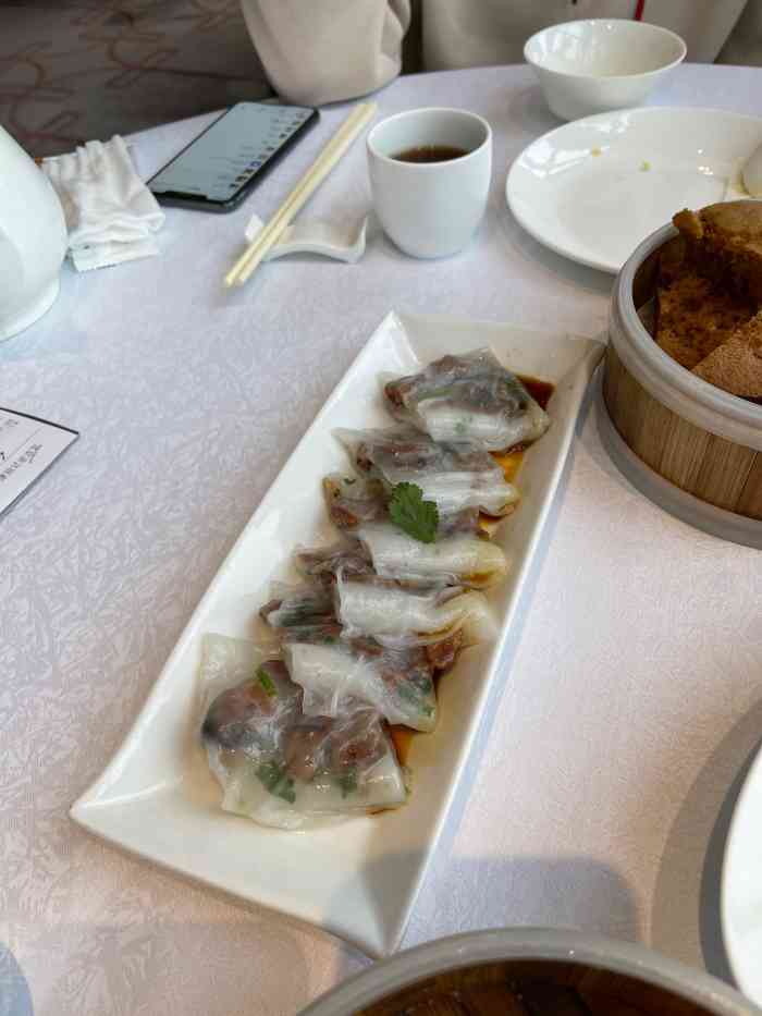 唐宫(丽都店)-"唐宫的早茶味道一直不错,尤其乳鸽,红肠粉.