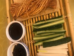 煎饼卷大葱-台儿庄一绝运河鱼馆枣庄辣子鸡(古城西门店)