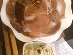 -左庭右院鲜牛肉火锅(浦江欢乐颂店)