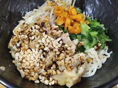 -两勺子一碗口水鸡拌面