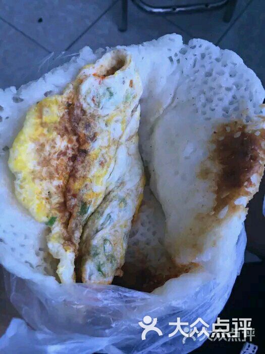 米饼夹鸡蛋夹里脊图片 - 第1张