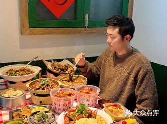 岳阳人打堆堆的夜宵大排档