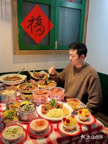 岳阳人打堆堆的夜宵大排档