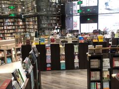 -钟书阁(群光广场店)