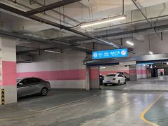 -爱琴海购物公园-地下停车场