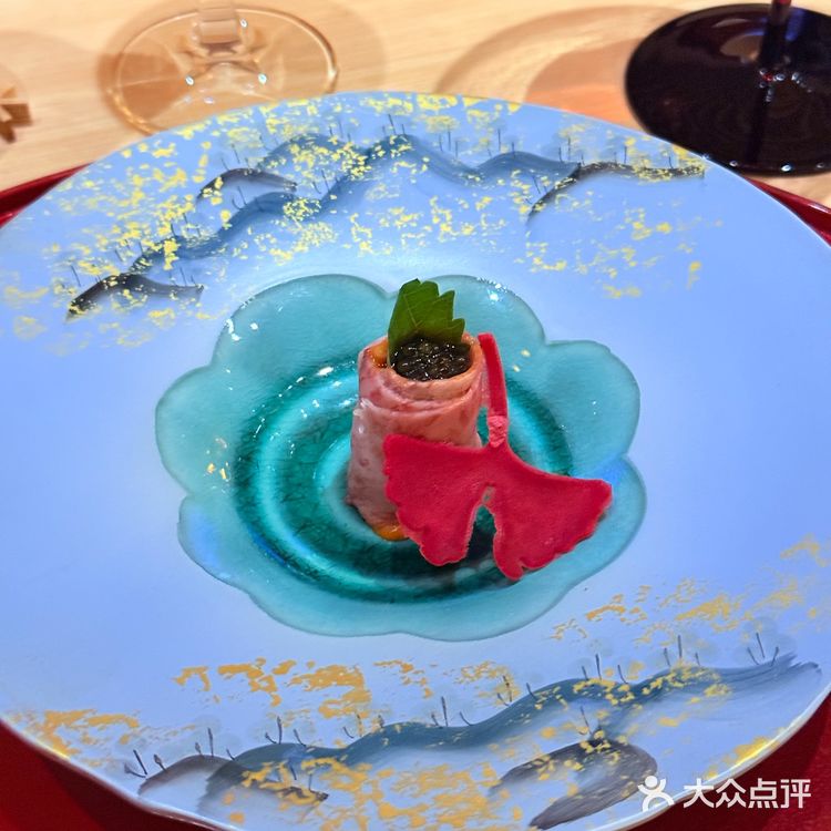 俩人吃的非常饱 食材很新鲜 菜式非常丰富 服务没得说