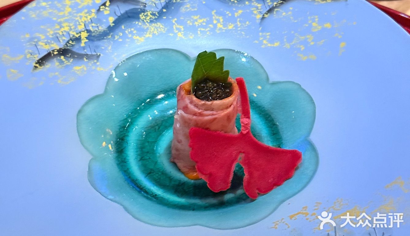 俩人吃的非常饱 食材很新鲜 菜式非常丰富 服务没得说