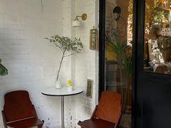 等位区-彳亍咖啡·这里(水湾路店)