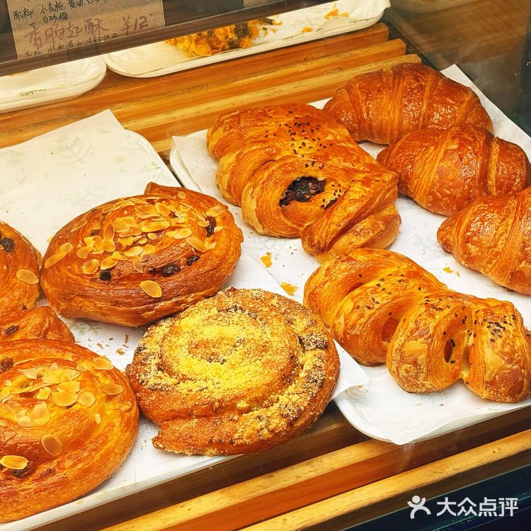万柳附近一家很有名俄式面包房 主食宵夜必选