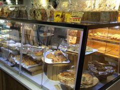 面包甜点陈列柜-匠造烘焙(上海湾店)