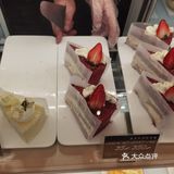 开在了长宁中山公园附近的龙之梦商场的港丽餐厅门口