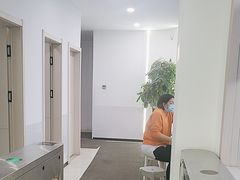 -鲸灵公元游泳中心