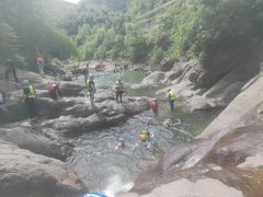 -安吉龙王山峡谷漂流