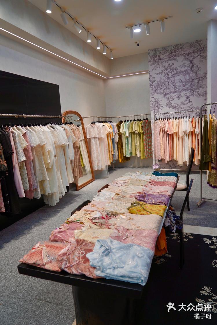 不是吧这是重庆99的人都知道的旗袍店铺