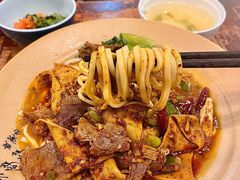 爆炒牛肉面-方铲铲·成都板凳面(滨江银泰店)
