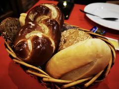 面包筐-申德勒加油站餐厅(三里屯北小街店)