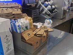 -瑞幸咖啡(田贝地铁站D出入口店)