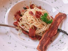 -Chom Cafe and Restaurant