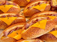 芝士沙拉猪颈肉软欧-好利来(望京中福店)