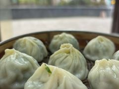 荠菜鲜肉小笼包-曼曼汤包(建国西路店)
