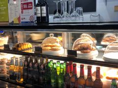 面包甜点陈列柜-HELLO 27 意面·沙拉·帕尼尼